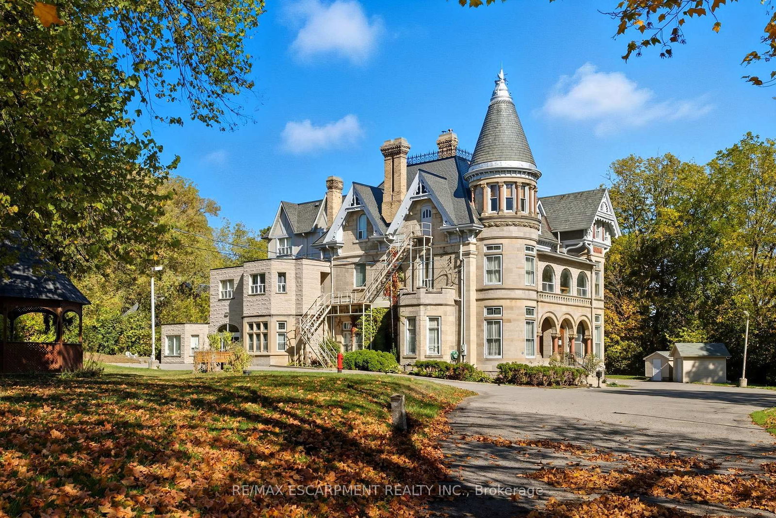 185 Grand River Street N - Photo 11