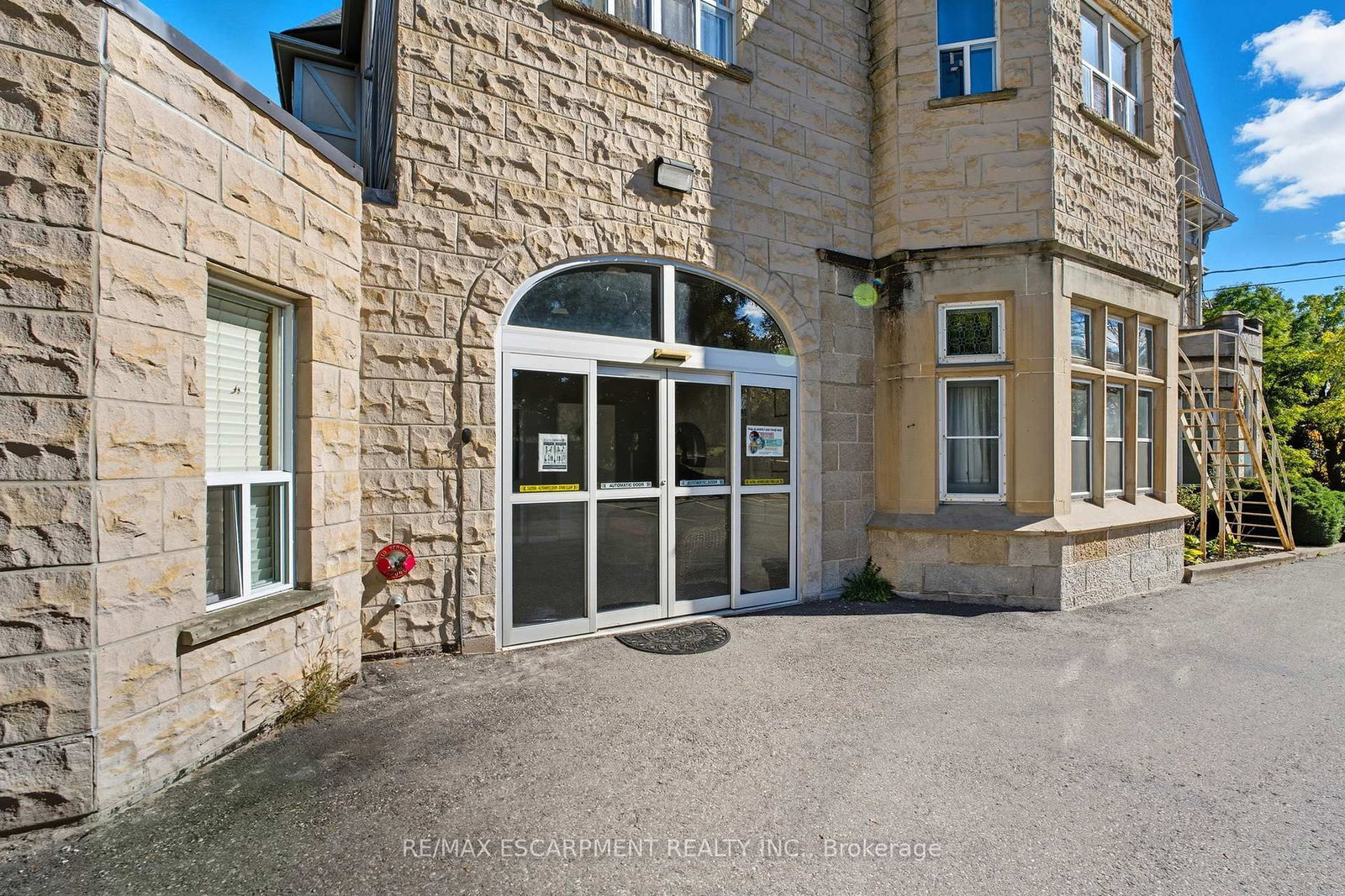 185 Grand River Street N - Photo 3