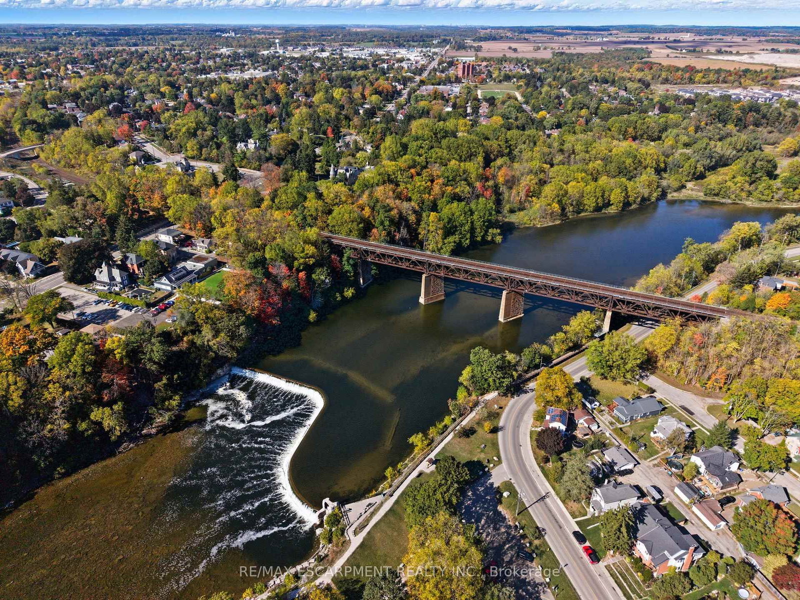 185 Grand River Street N - Photo 5