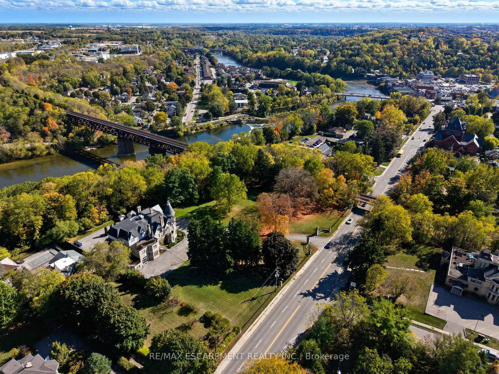 185 Grand River Street N - Photo 8