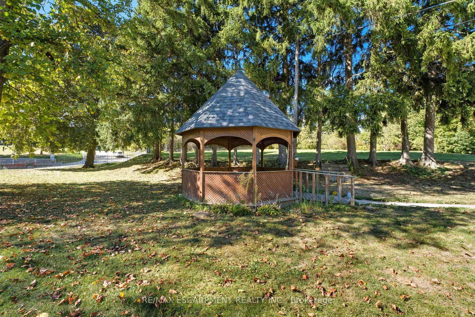 185 Grand River Street N - Photo 13