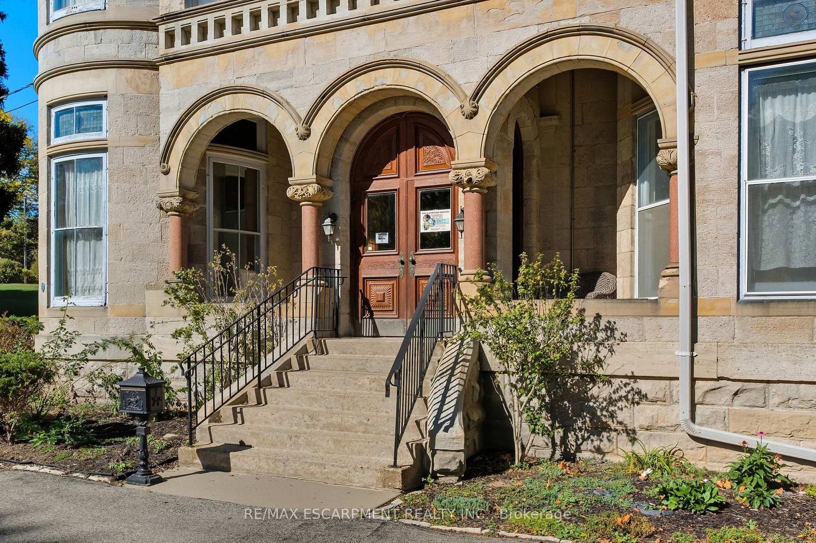 185 Grand River Street N - Photo 9