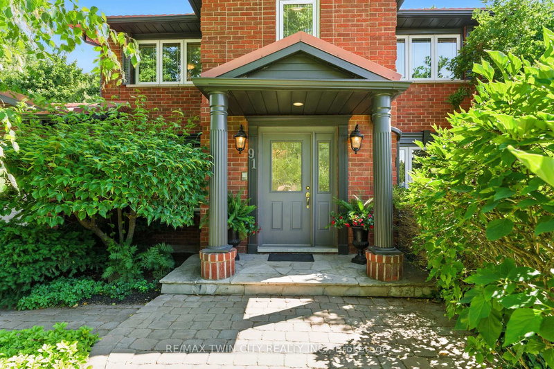 91 Abbey Clse, Hamilton, L9G 4K9 | Image 2