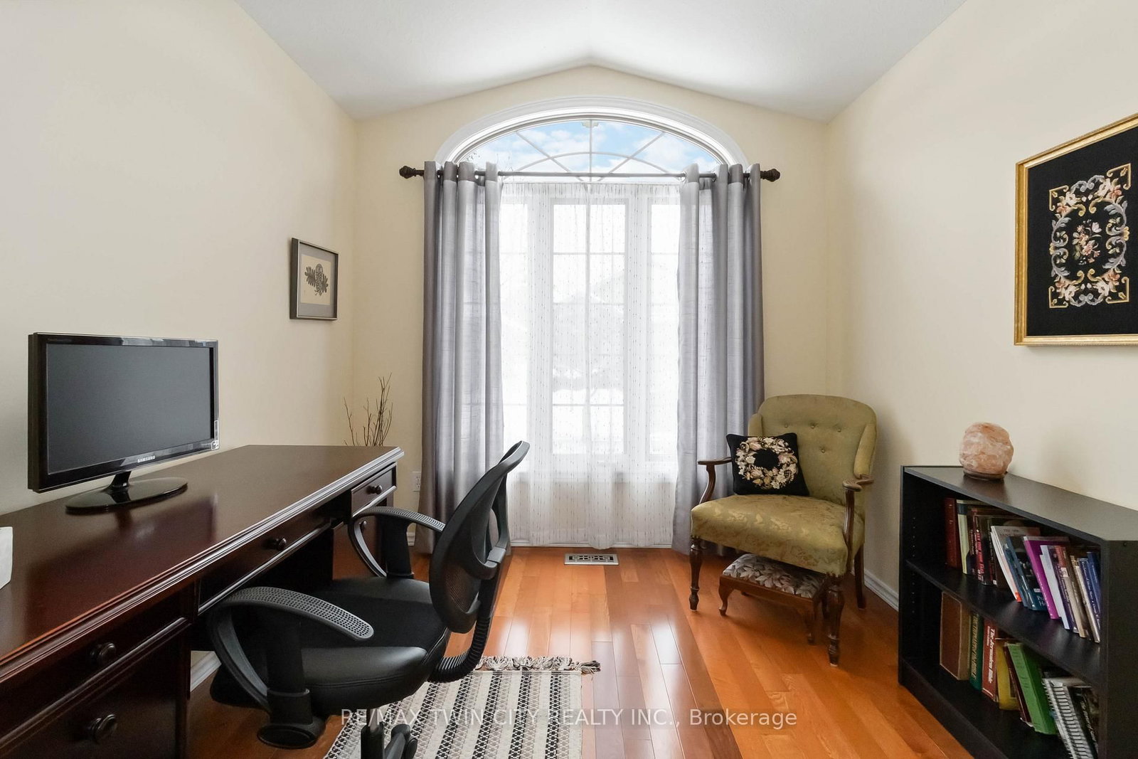Listing Image 9