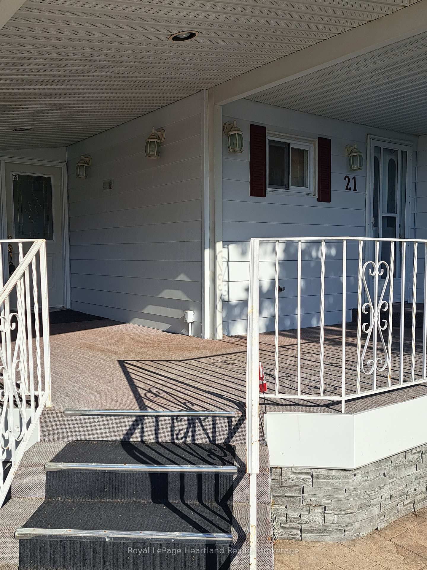 Modular Home sold at 21 Velma Street, Strathroy-Caradoc, Ontario, N7G 1A1 - SE - MLS: X12463569