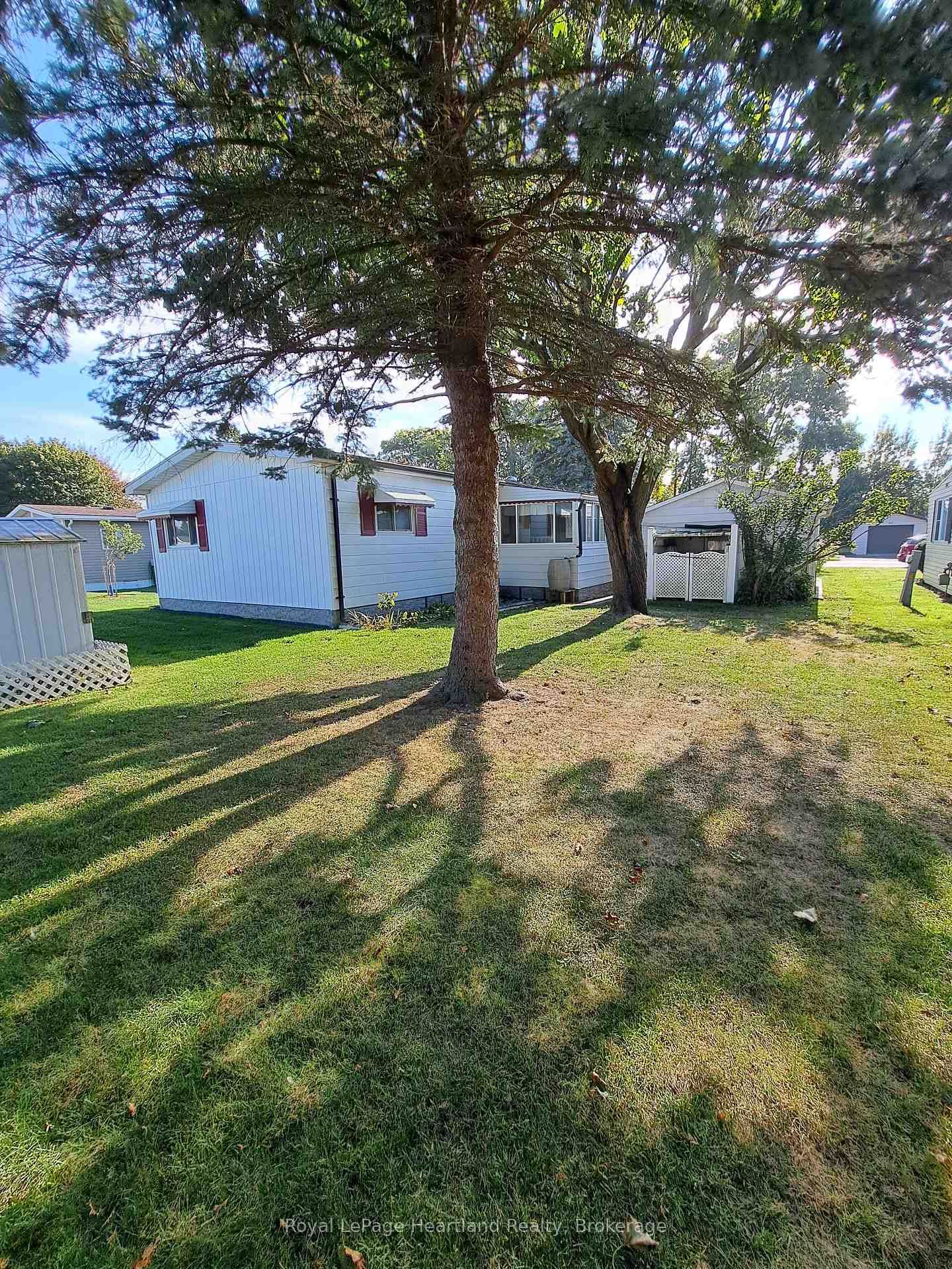 Modular Home sold at 21 Velma Street, Strathroy-Caradoc, Ontario, N7G 1A1 - SE - MLS: X12463569