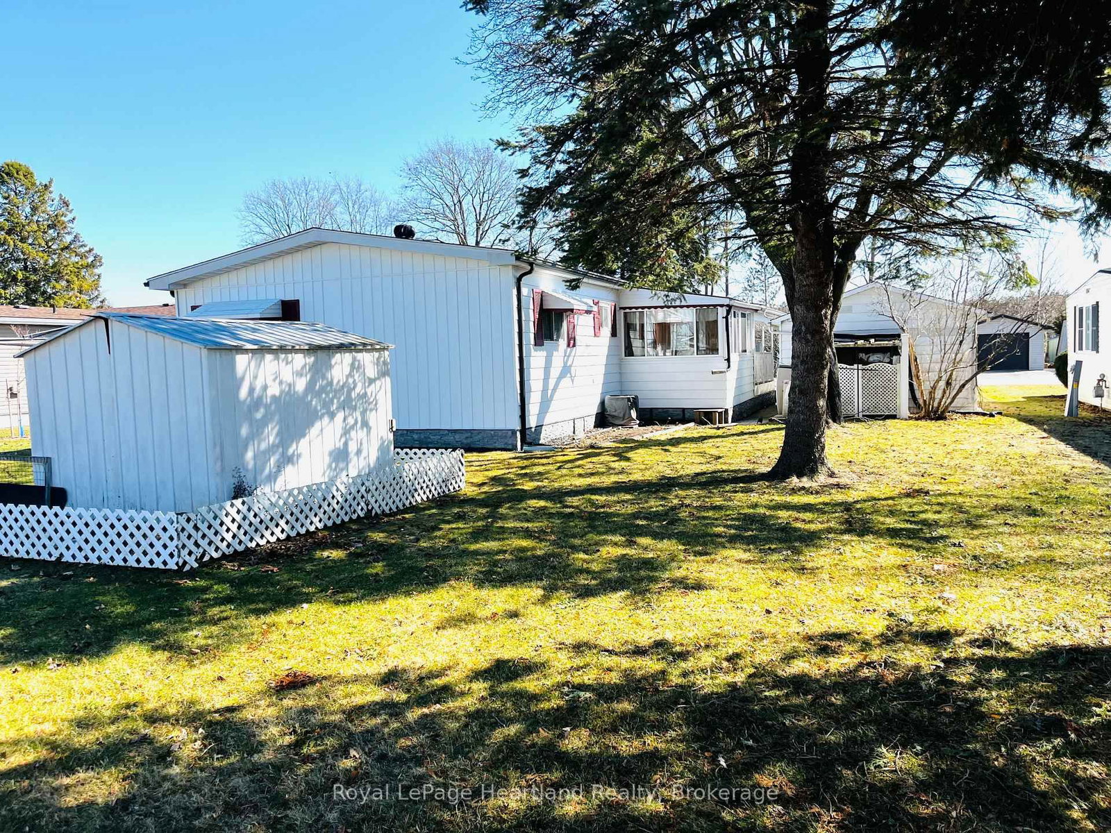 Modular Home sold at 21 Velma Street, Strathroy-Caradoc, Ontario, N7G 1A1 - SE - MLS: X12463569