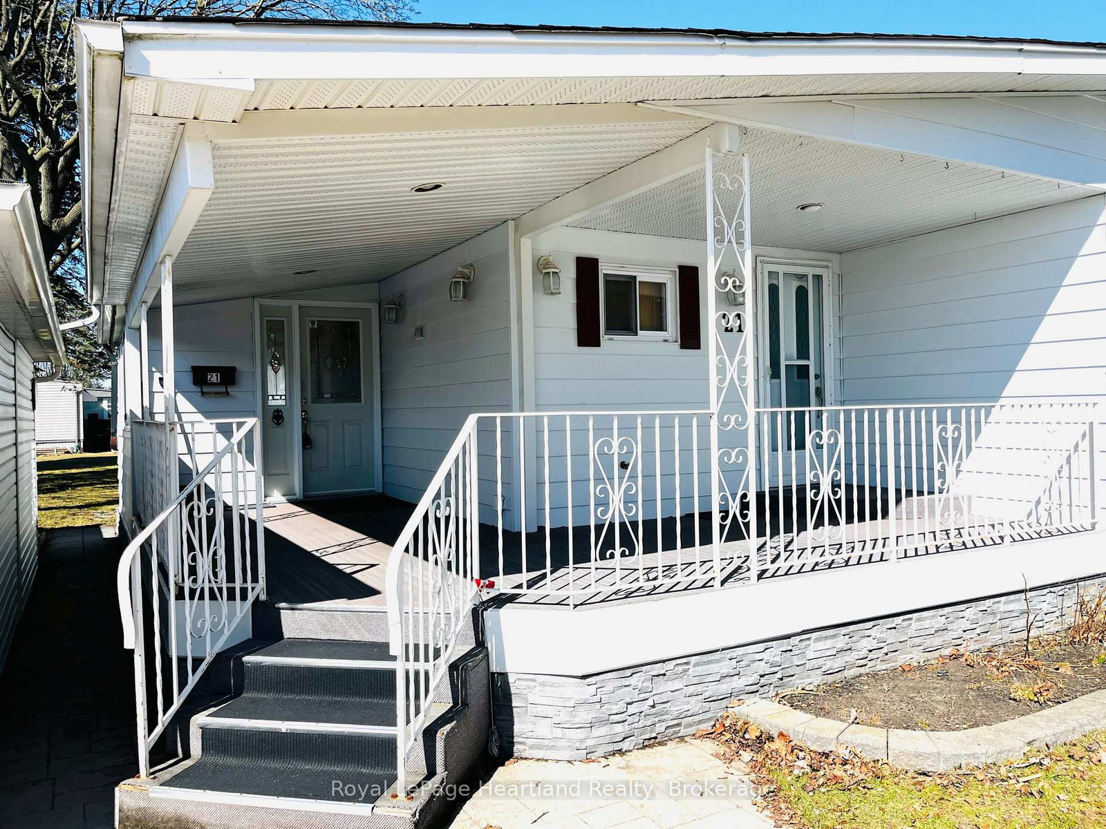 Modular Home sold at 21 Velma Street, Strathroy-Caradoc, Ontario, N7G 1A1 - SE - MLS: X12463569