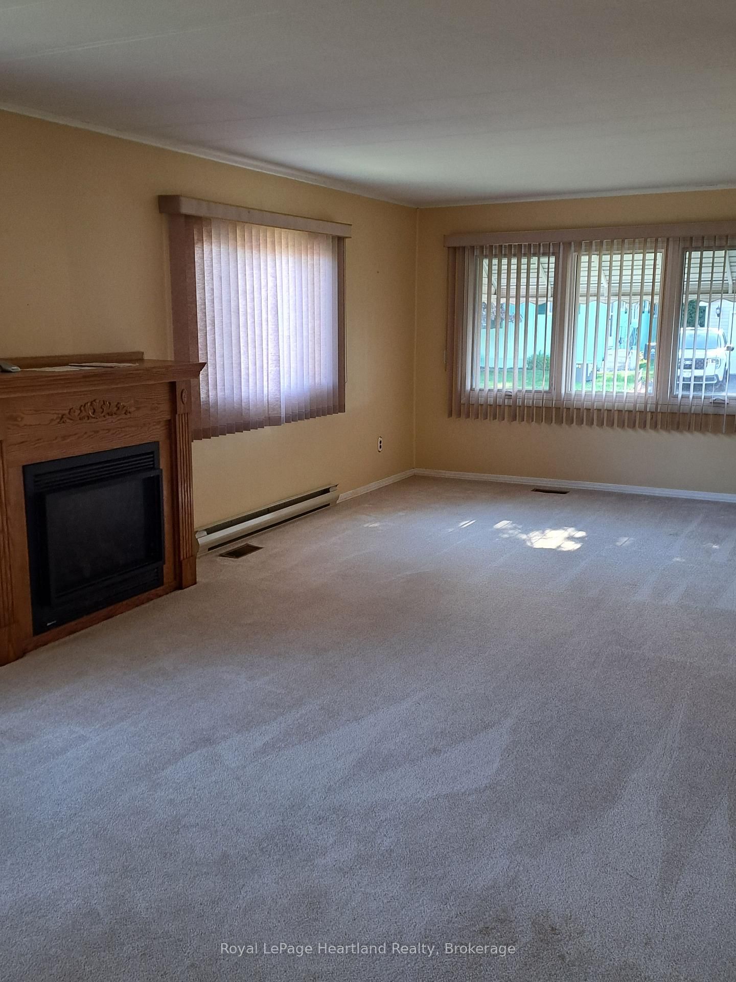 Modular Home sold at 21 Velma Street, Strathroy-Caradoc, Ontario, N7G 1A1 - SE - MLS: X12463569