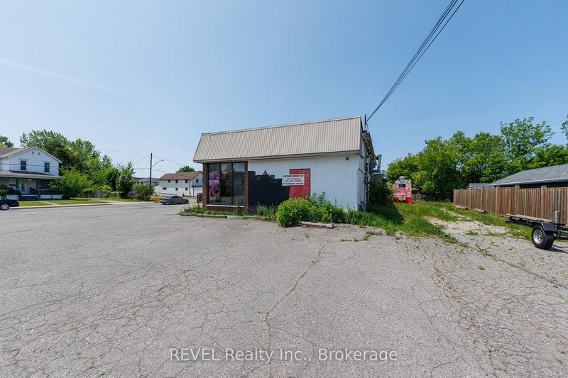 Unit 2 - 4957 Bridge St N, Niagara Falls, L2E 2S4 | Image 3