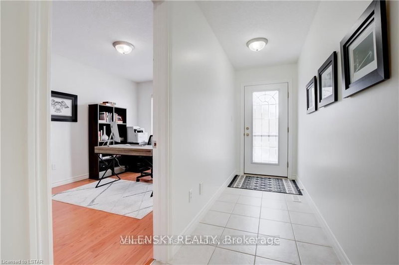 7 - 572 Thistlewood Dr, London North, N5X 4N6 | Image 3