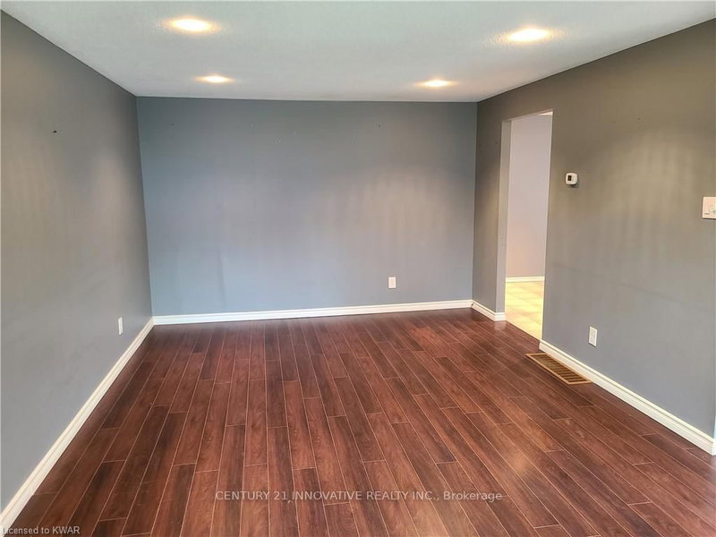 75 Pepperwood Cres, Kitchener, N2A 2R4 | Image 3