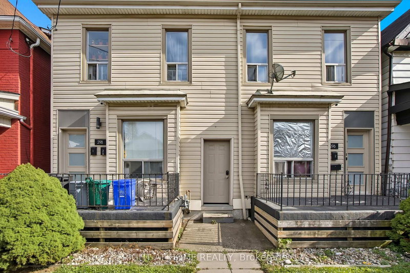 home for lease on 298 Emerald Street N