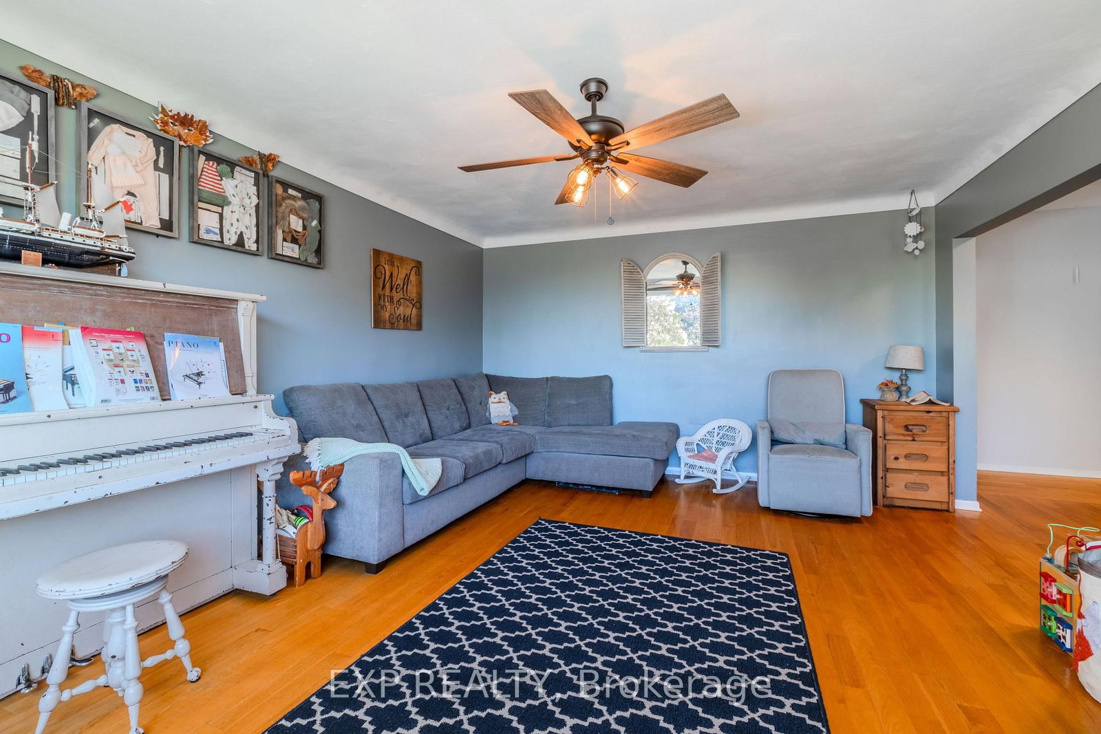 Listing Image 7