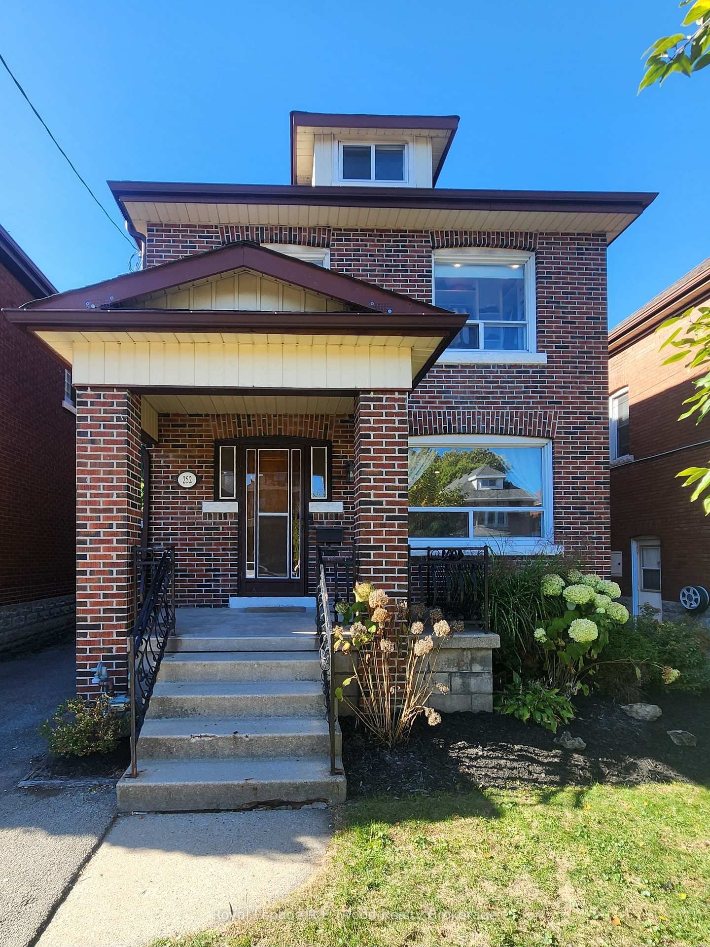 Listing photo 2