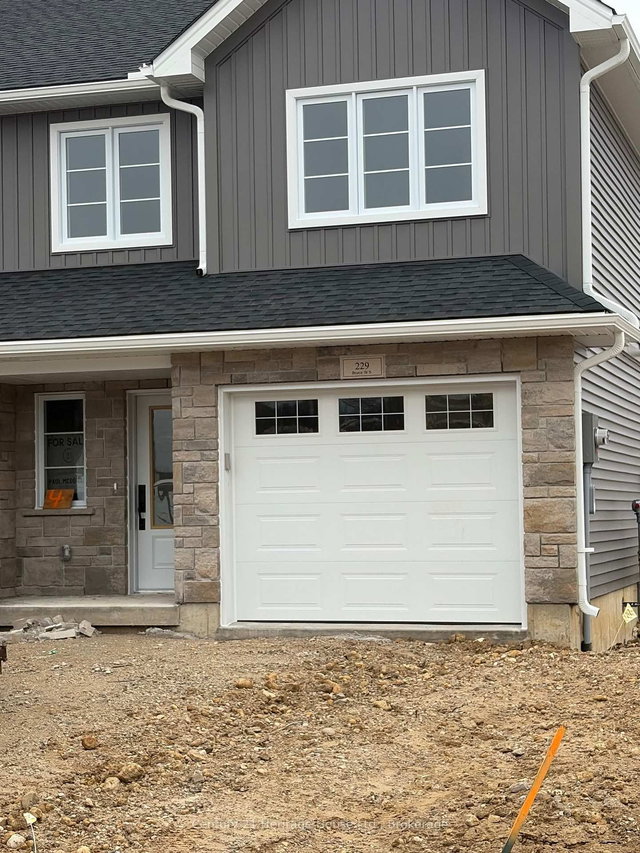 4 - 229 Bruce Street S