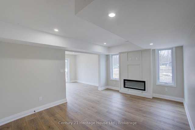 4 - 229 Bruce Street S