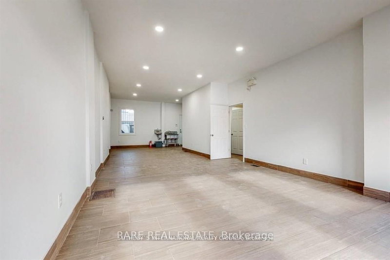 1439 Main St E, Hamilton, L8K 1C4 | Image 3