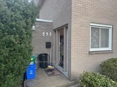 4 - 235 Shakespeare Dr, Waterloo, N2L 2T5 | Image 3