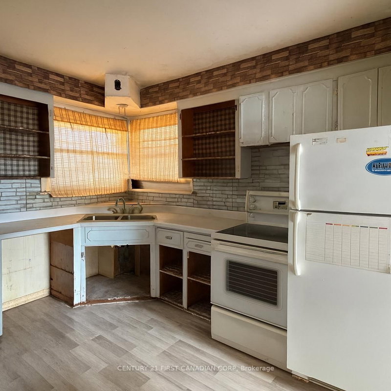 384 Bright St, Sarnia, N7T 4G4 | Image 3