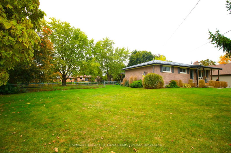 104 Simcoe Cres, Middlesex Centre, N0L 1R0 | Image 2