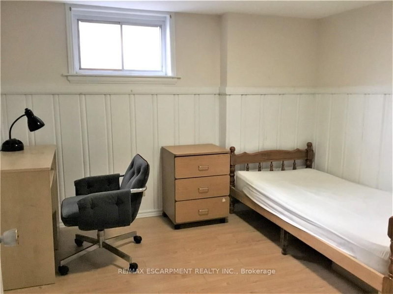 156 Bond St S, Hamilton, L8S 1T2 | Image 3