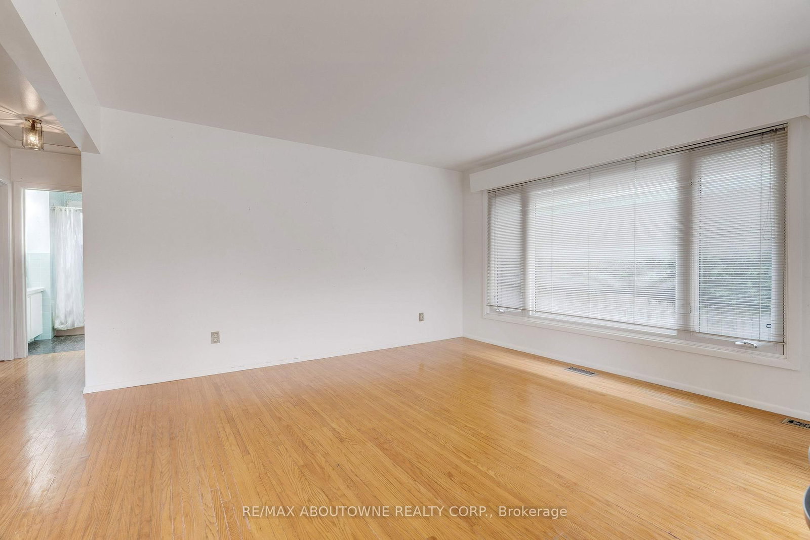 Detached House sold at 26 Sleepy Hollow Court, Hamilton, Ontario, L9H 1H3 - Dundas - MLS: X12472856