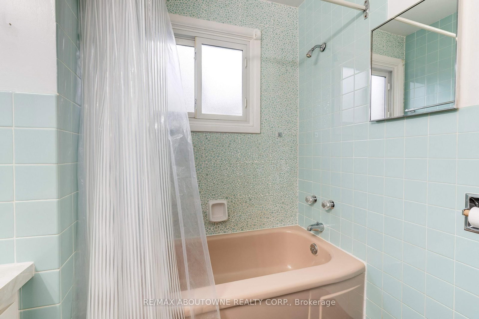 Detached House sold at 26 Sleepy Hollow Court, Hamilton, Ontario, L9H 1H3 - Dundas - MLS: X12472856