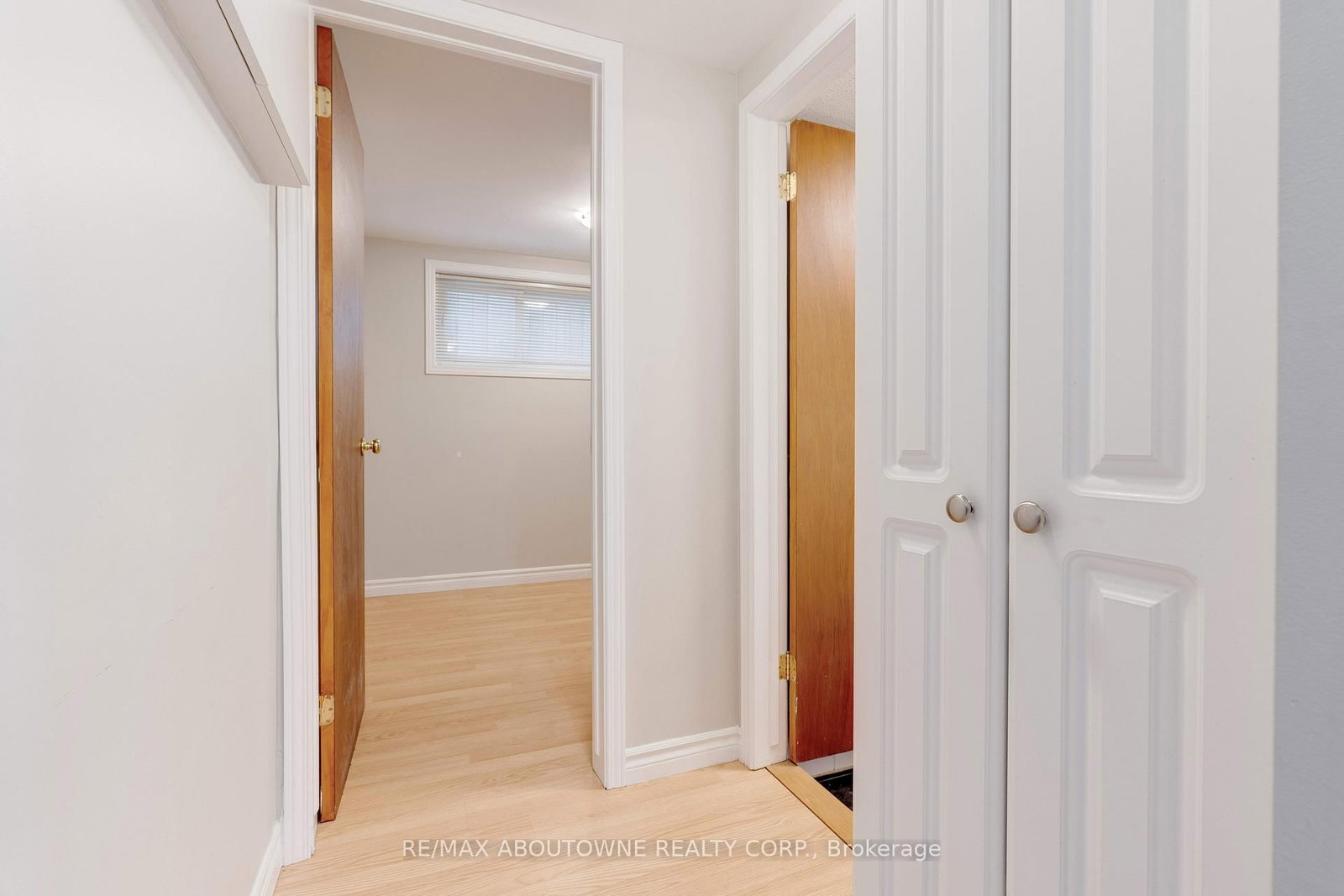 Detached House sold at 26 Sleepy Hollow Court, Hamilton, Ontario, L9H 1H3 - Dundas - MLS: X12472856