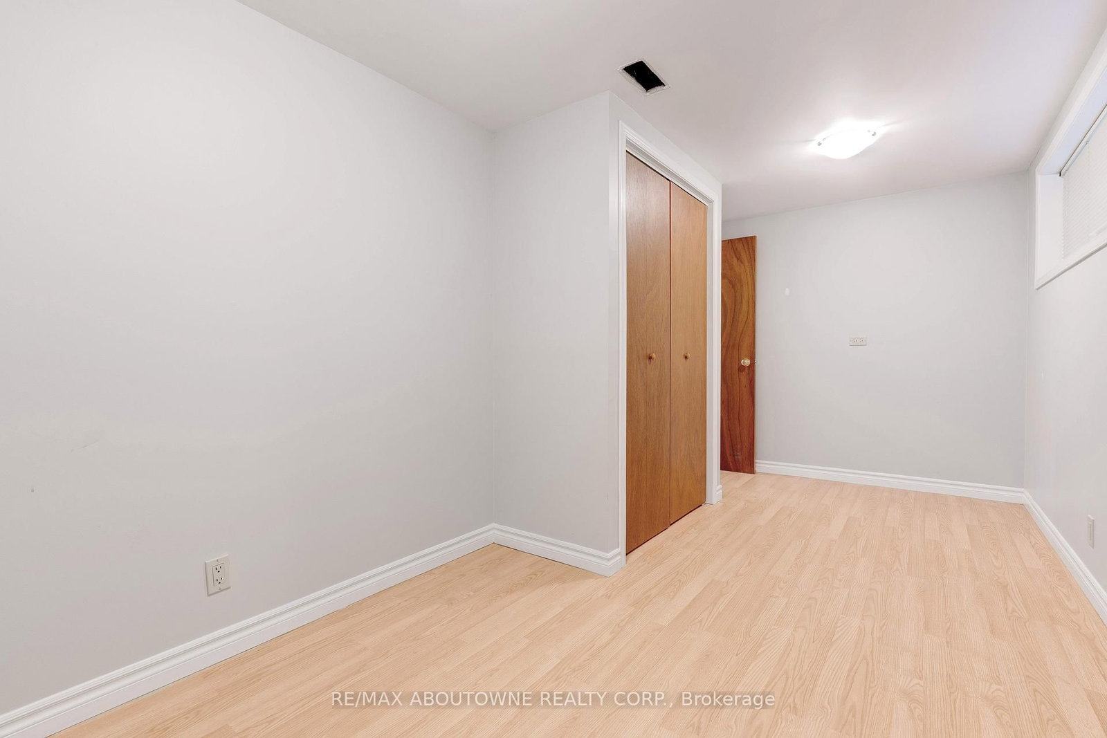 Detached House sold at 26 Sleepy Hollow Court, Hamilton, Ontario, L9H 1H3 - Dundas - MLS: X12472856