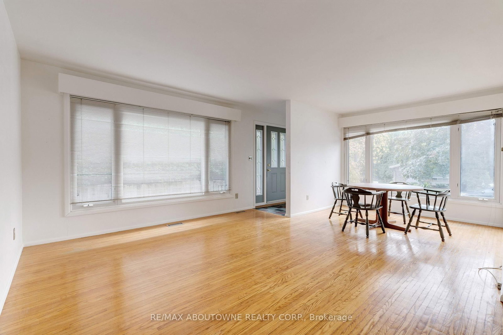 Detached House sold at 26 Sleepy Hollow Court, Hamilton, Ontario, L9H 1H3 - Dundas - MLS: X12472856