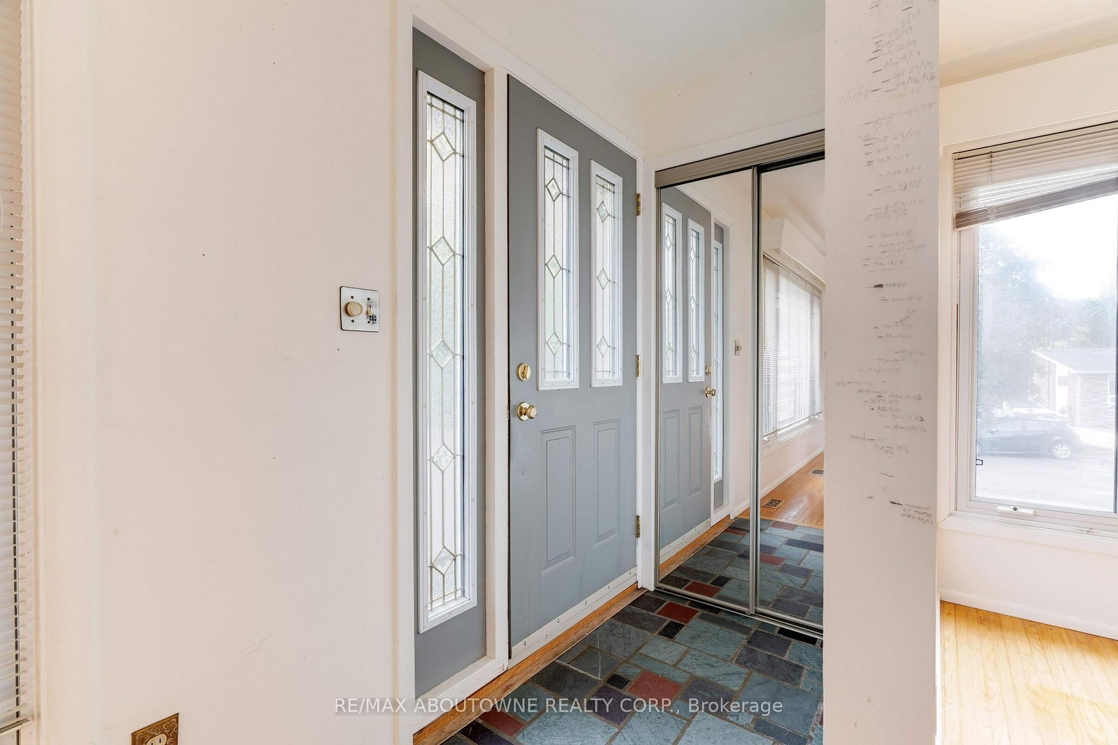 Detached House sold at 26 Sleepy Hollow Court, Hamilton, Ontario, L9H 1H3 - Dundas - MLS: X12472856