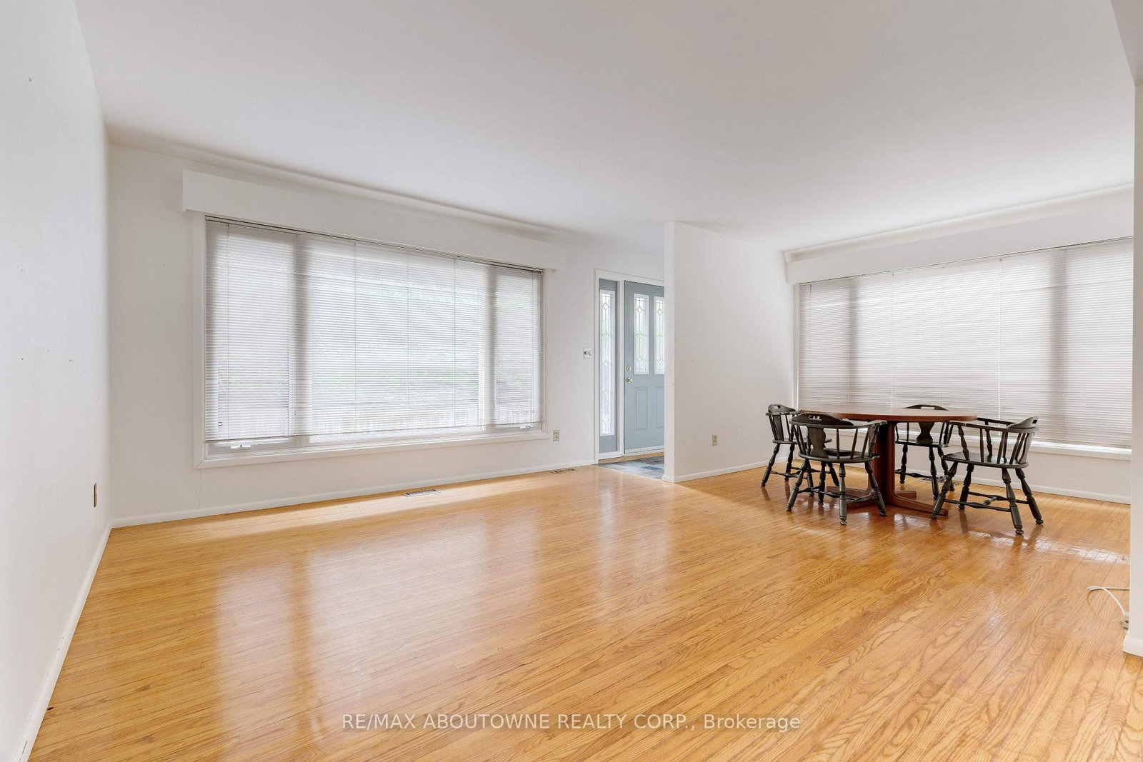 Detached House sold at 26 Sleepy Hollow Court, Hamilton, Ontario, L9H 1H3 - Dundas - MLS: X12472856