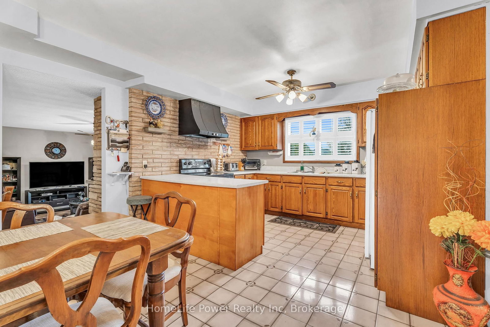 Detached House for sale at 6 Leckie Avenue, Hamilton, Ontario, L8J 2S7 - Stoney Creek Mountain - MLS: X12474183