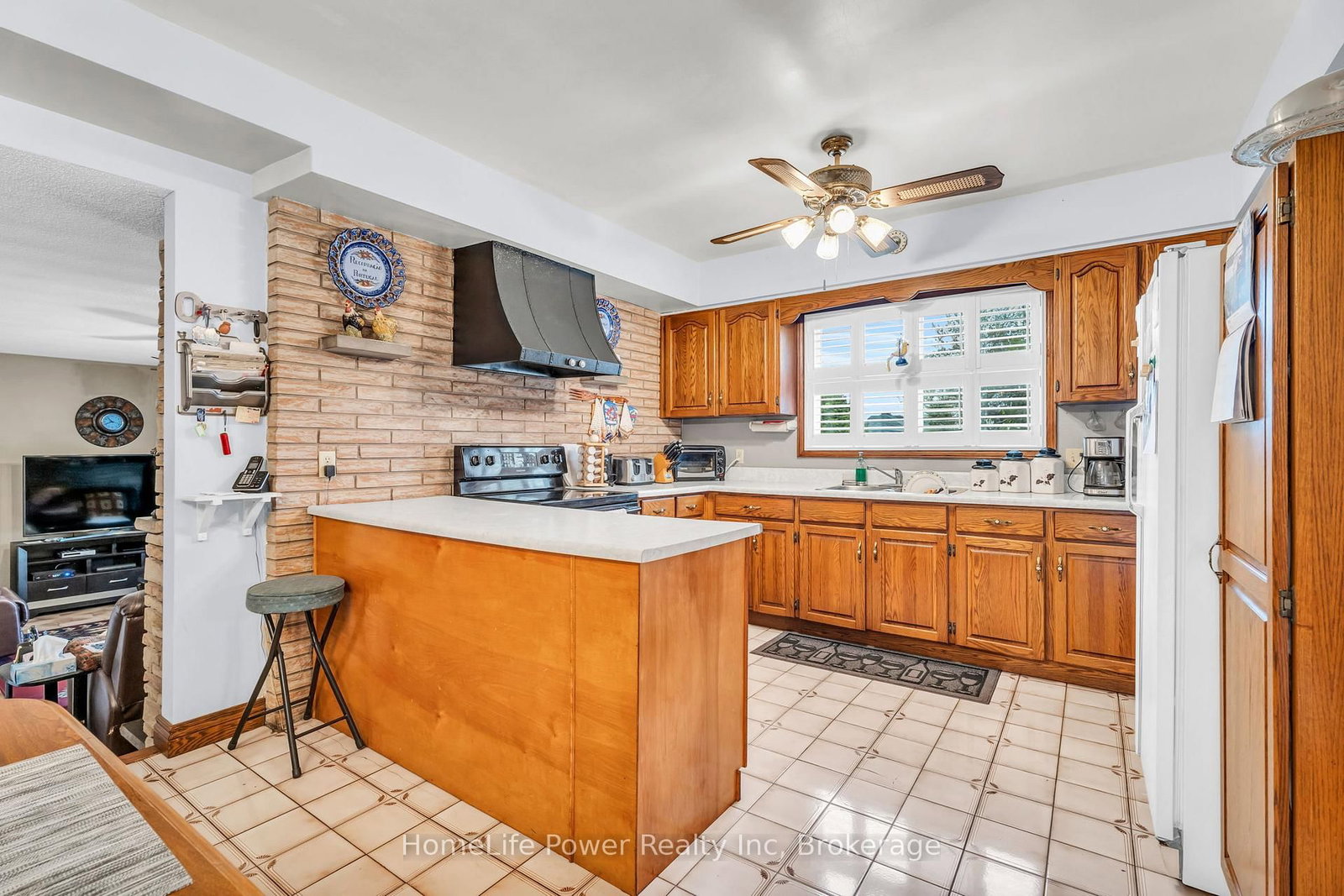 Detached House for sale at 6 Leckie Avenue, Hamilton, Ontario, L8J 2S7 - Stoney Creek Mountain - MLS: X12474183