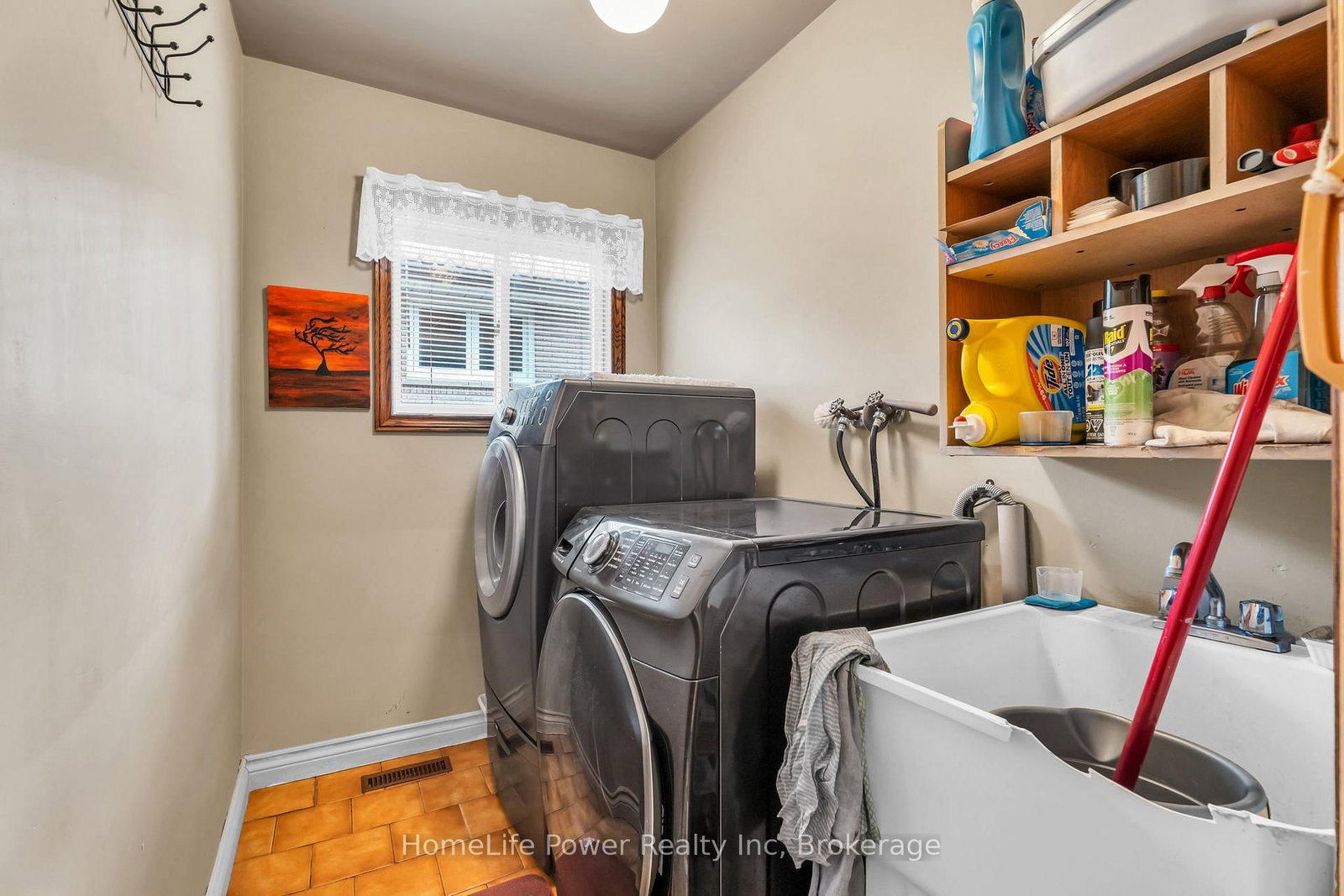 Detached House for sale at 6 Leckie Avenue, Hamilton, Ontario, L8J 2S7 - Stoney Creek Mountain - MLS: X12474183