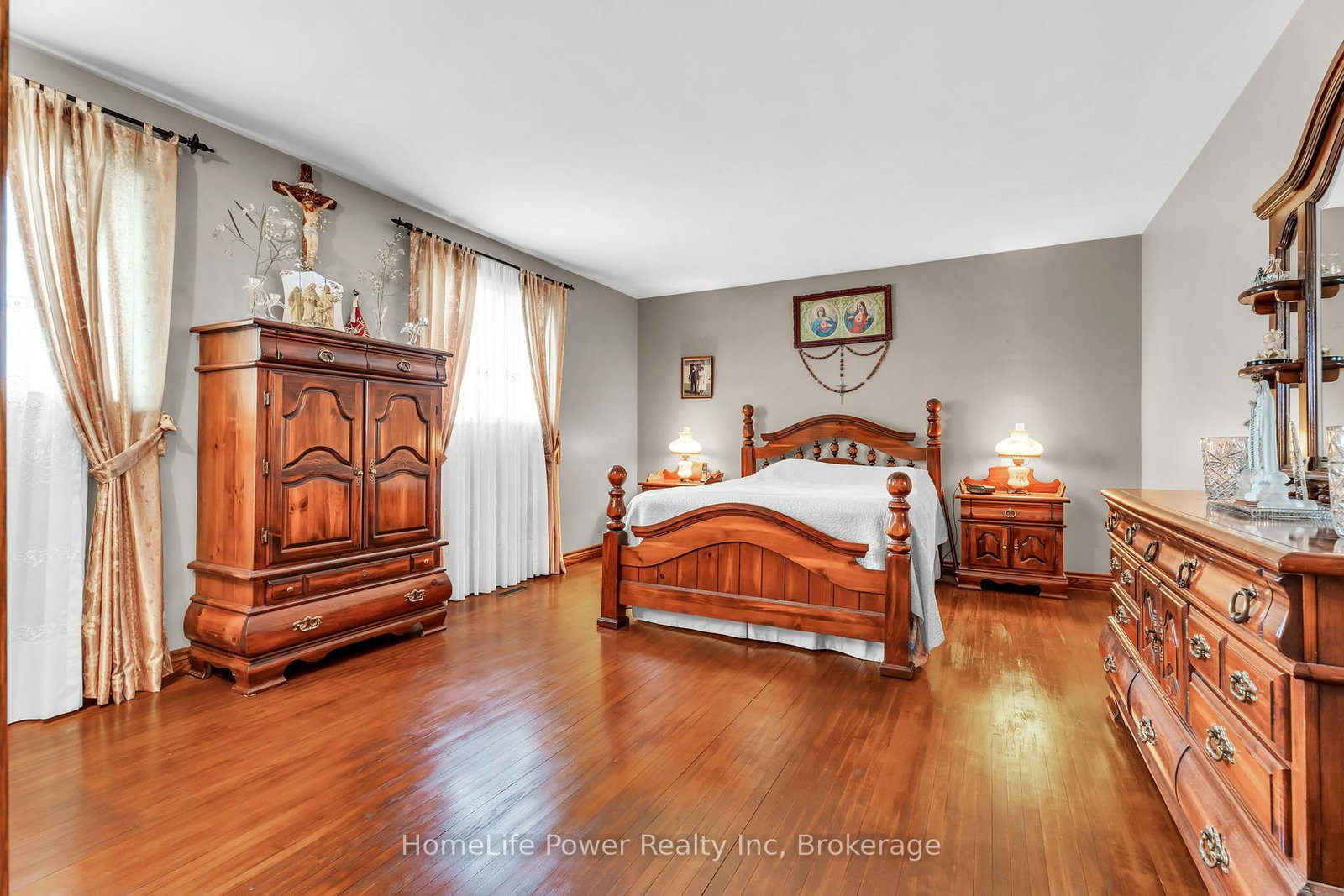 Detached House for sale at 6 Leckie Avenue, Hamilton, Ontario, L8J 2S7 - Stoney Creek Mountain - MLS: X12474183