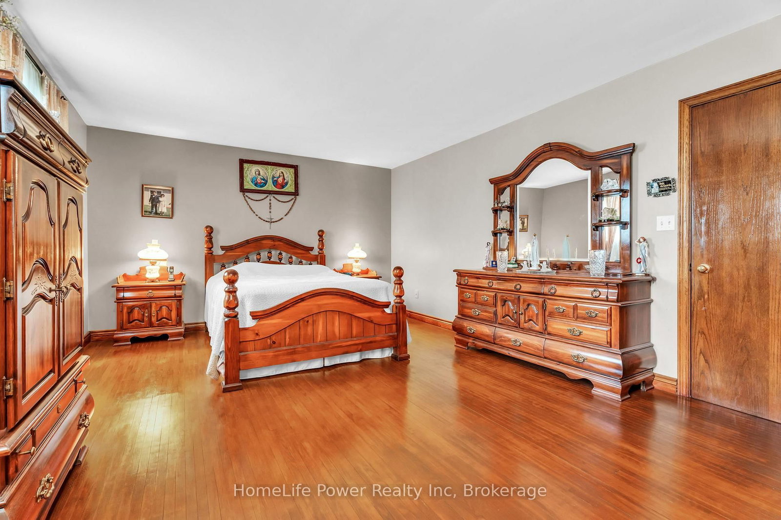 Detached House for sale at 6 Leckie Avenue, Hamilton, Ontario, L8J 2S7 - Stoney Creek Mountain - MLS: X12474183