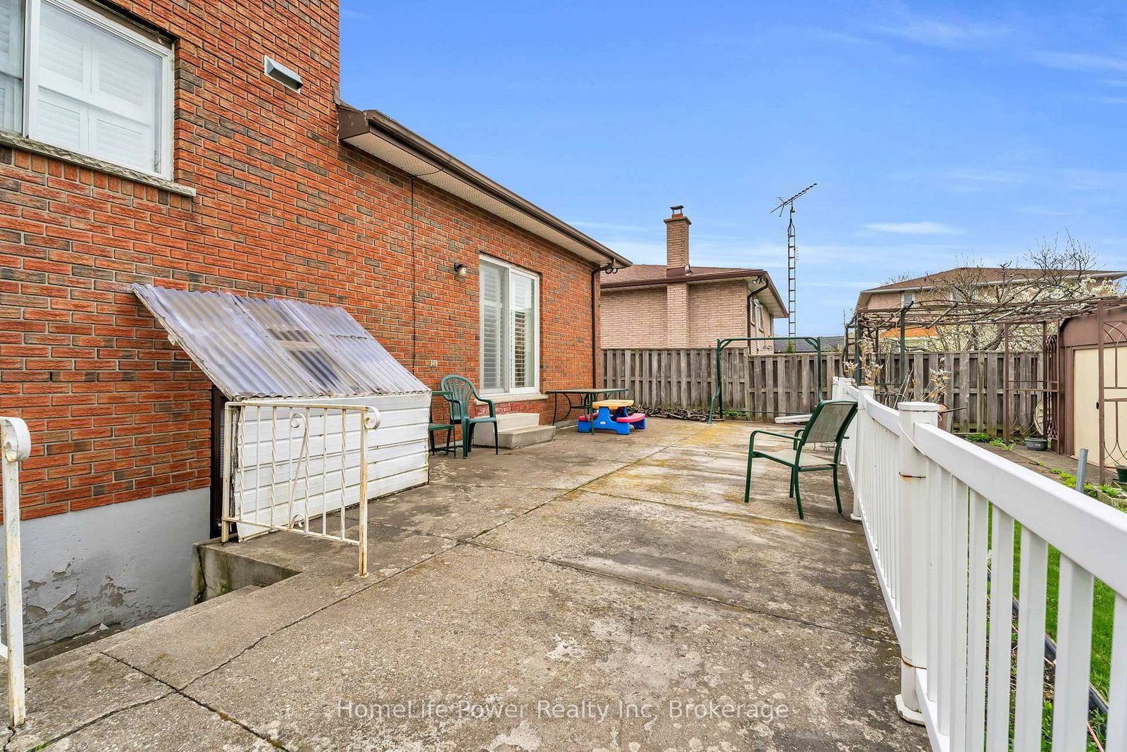 Detached House for sale at 6 Leckie Avenue, Hamilton, Ontario, L8J 2S7 - Stoney Creek Mountain - MLS: X12474183