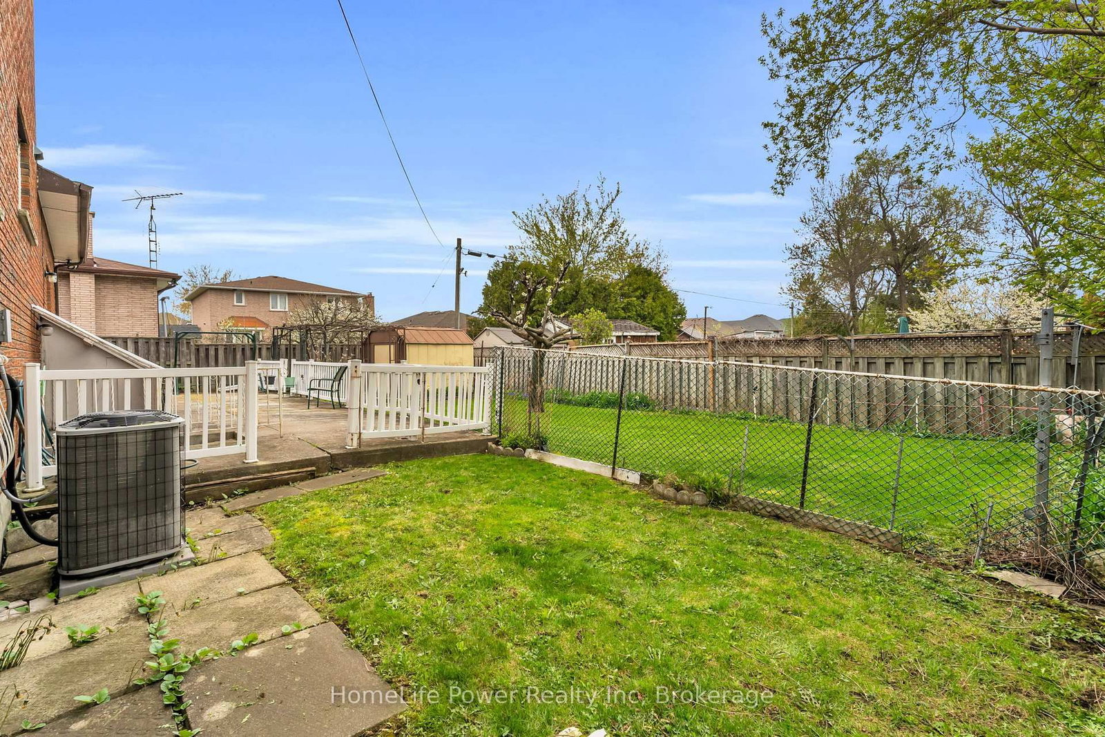 Detached House for sale at 6 Leckie Avenue, Hamilton, Ontario, L8J 2S7 - Stoney Creek Mountain - MLS: X12474183