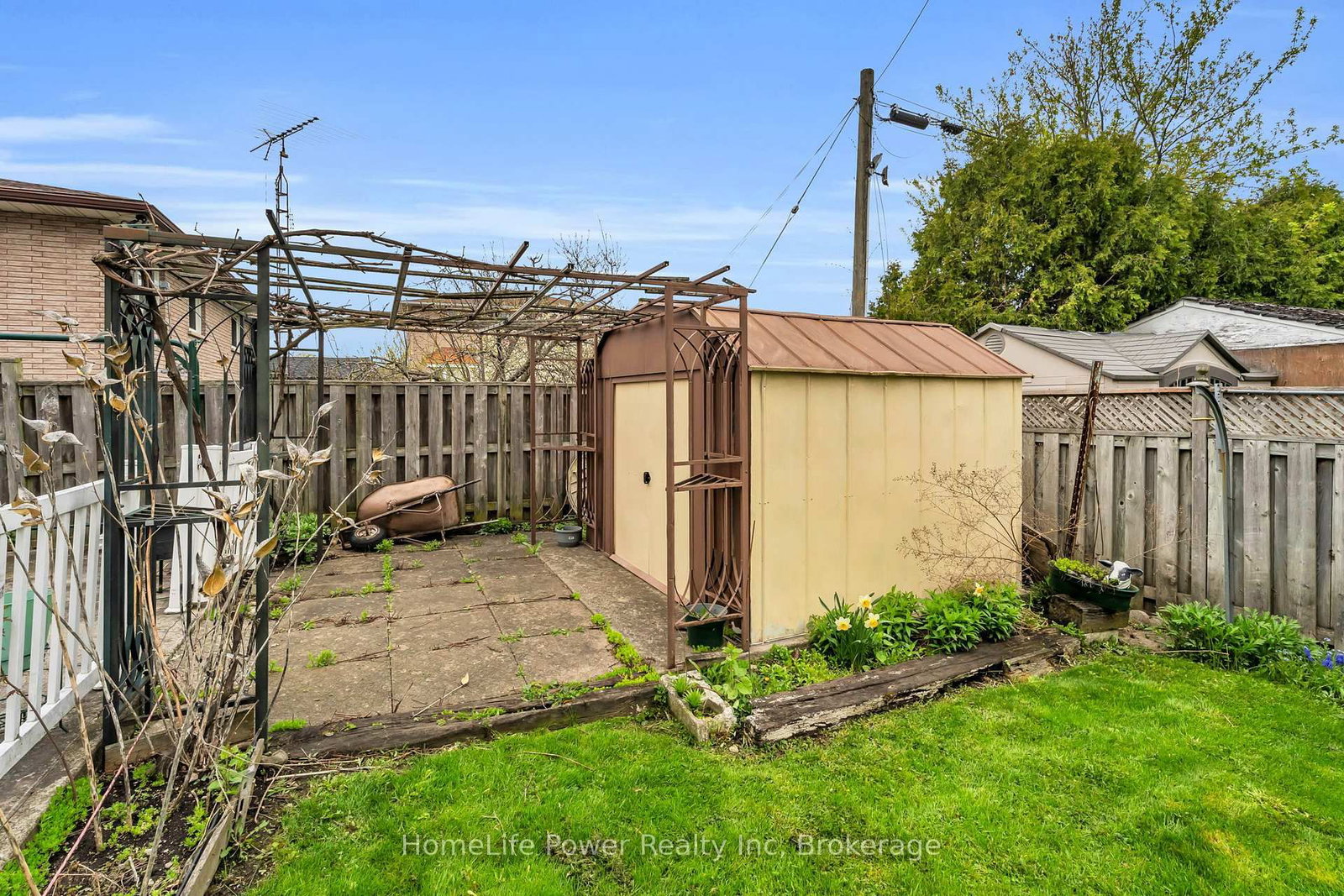 Detached House for sale at 6 Leckie Avenue, Hamilton, Ontario, L8J 2S7 - Stoney Creek Mountain - MLS: X12474183