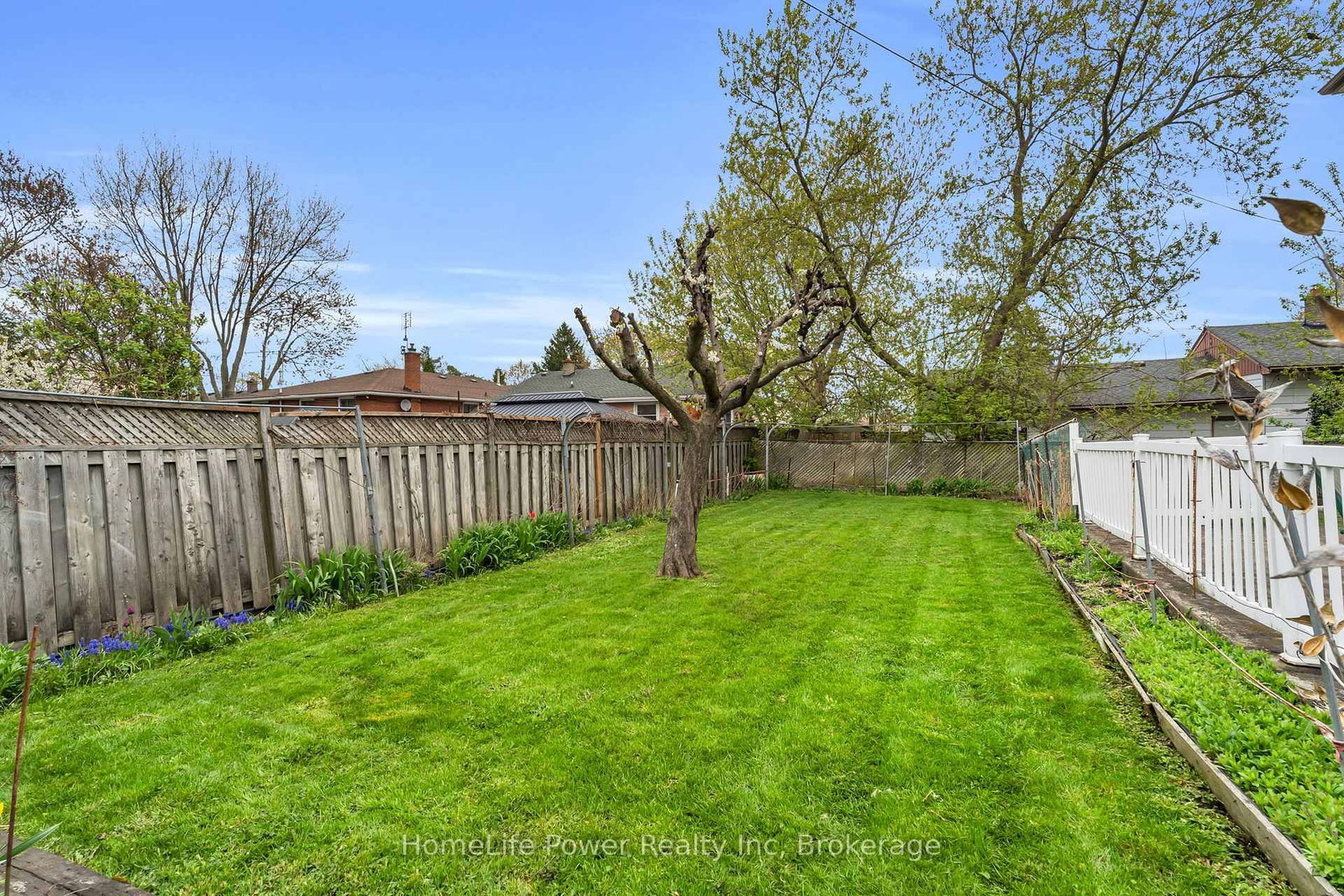 Detached House for sale at 6 Leckie Avenue, Hamilton, Ontario, L8J 2S7 - Stoney Creek Mountain - MLS: X12474183