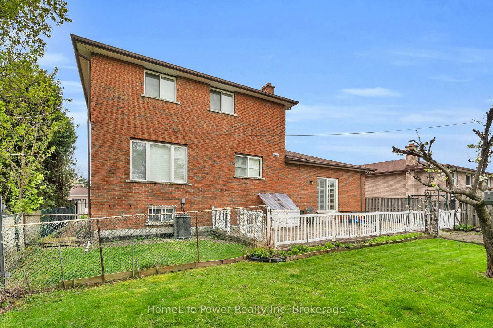 Detached House for sale at 6 Leckie Avenue, Hamilton, Ontario, L8J 2S7 - Stoney Creek Mountain - MLS: X12474183