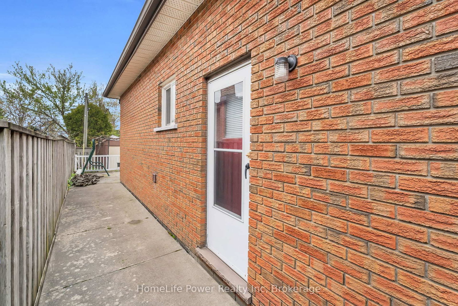 Detached House for sale at 6 Leckie Avenue, Hamilton, Ontario, L8J 2S7 - Stoney Creek Mountain - MLS: X12474183