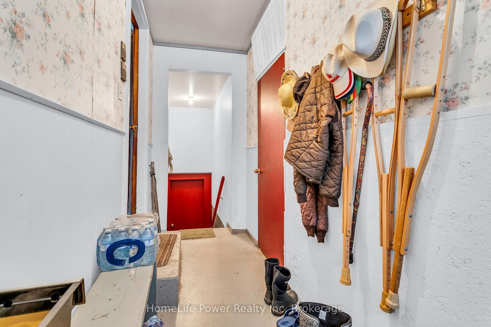 Detached House for sale at 6 Leckie Avenue, Hamilton, Ontario, L8J 2S7 - Stoney Creek Mountain - MLS: X12474183