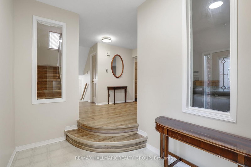 6 Robina Ave, Ottawa, K2H 9R3 | Image 3