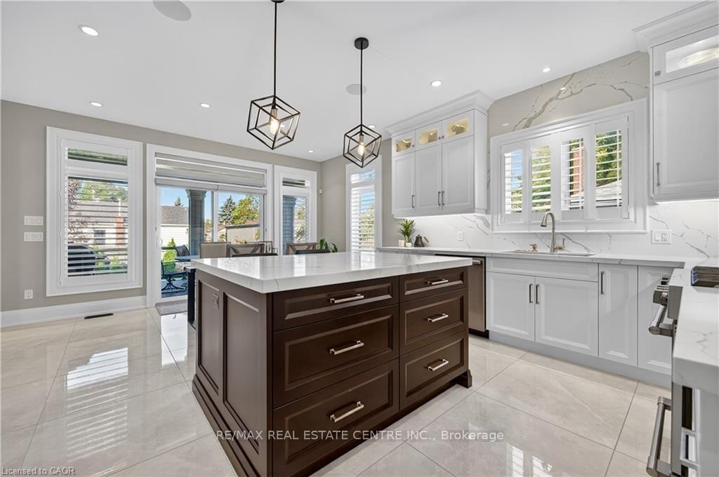 Detached House for sale at 18 David Avenue, Hamilton, Ontario, L9A 3V1 - Hill Park - MLS: X12474368