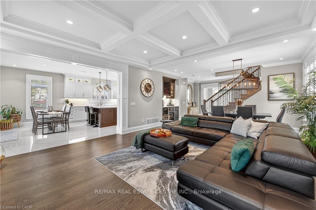 Detached House for sale at 18 David Avenue, Hamilton, Ontario, L9A 3V1 - Hill Park - MLS: X12474368