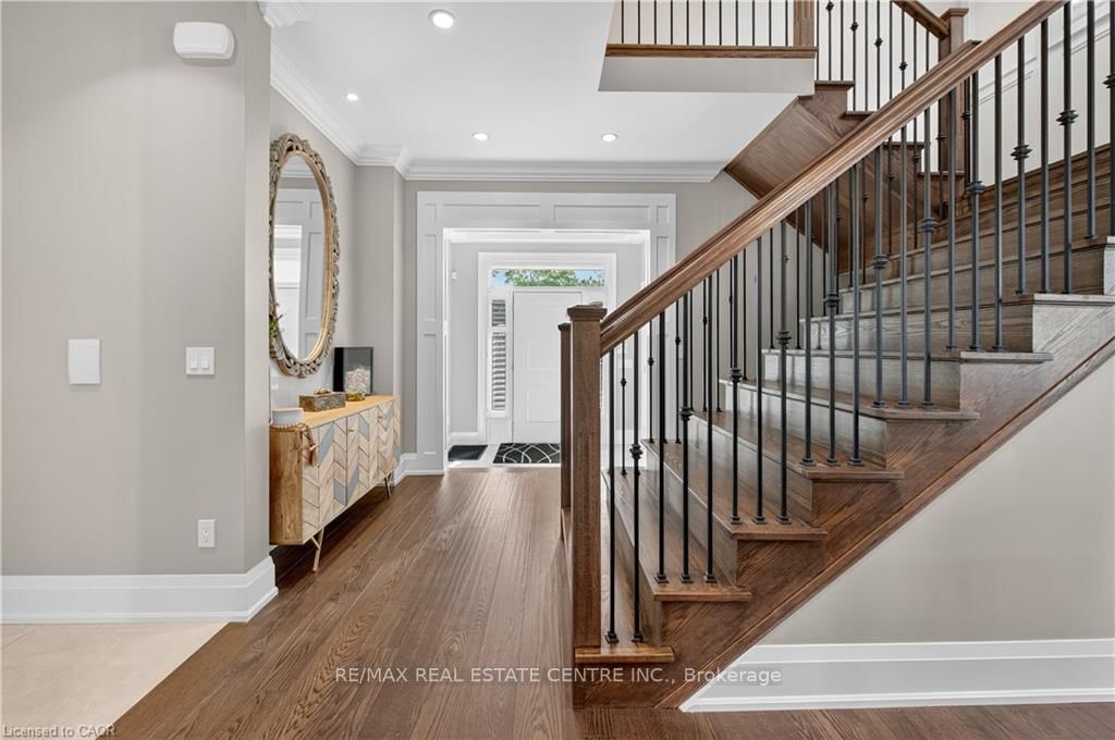 Detached House for sale at 18 David Avenue, Hamilton, Ontario, L9A 3V1 - Hill Park - MLS: X12474368