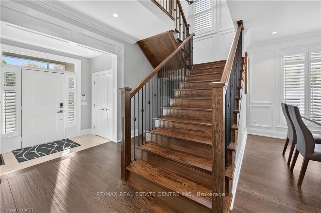 Detached House for sale at 18 David Avenue, Hamilton, Ontario, L9A 3V1 - Hill Park - MLS: X12474368